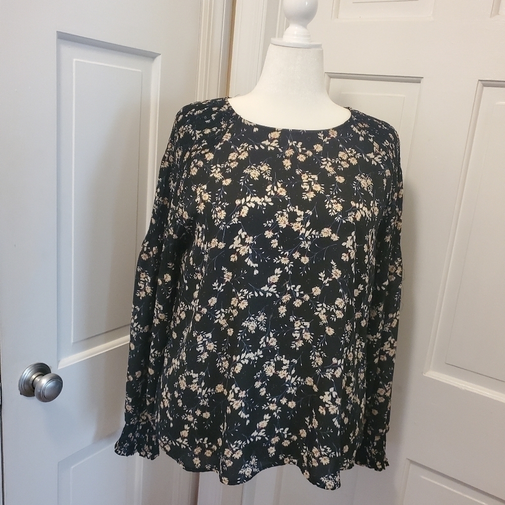 A.n.a. Floral print Blouse Size XL, black floral print